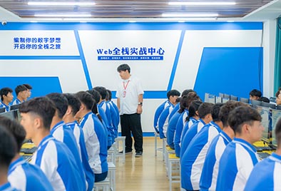 新疆未考上高中学生职业规划指南：技能+学历，双轨并行的成功之路